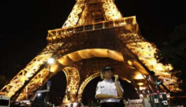 ALLARME TERRORISMO A PARIGI: VIENE EVACUATA LA TOUR EIFFEL - 30/03/2013